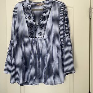 Bell sleeve top with detailing